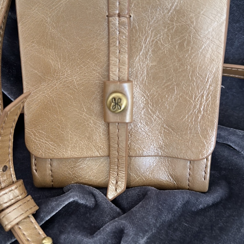 Hobo Token PH/Crossbody Bag - Picture 4 of 10
